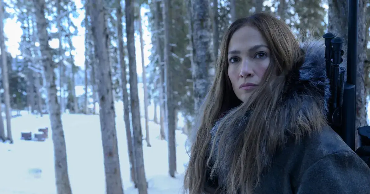 Jennifer Lopez v roli starostlivé matky a nájemné vražedkyně v jednom.