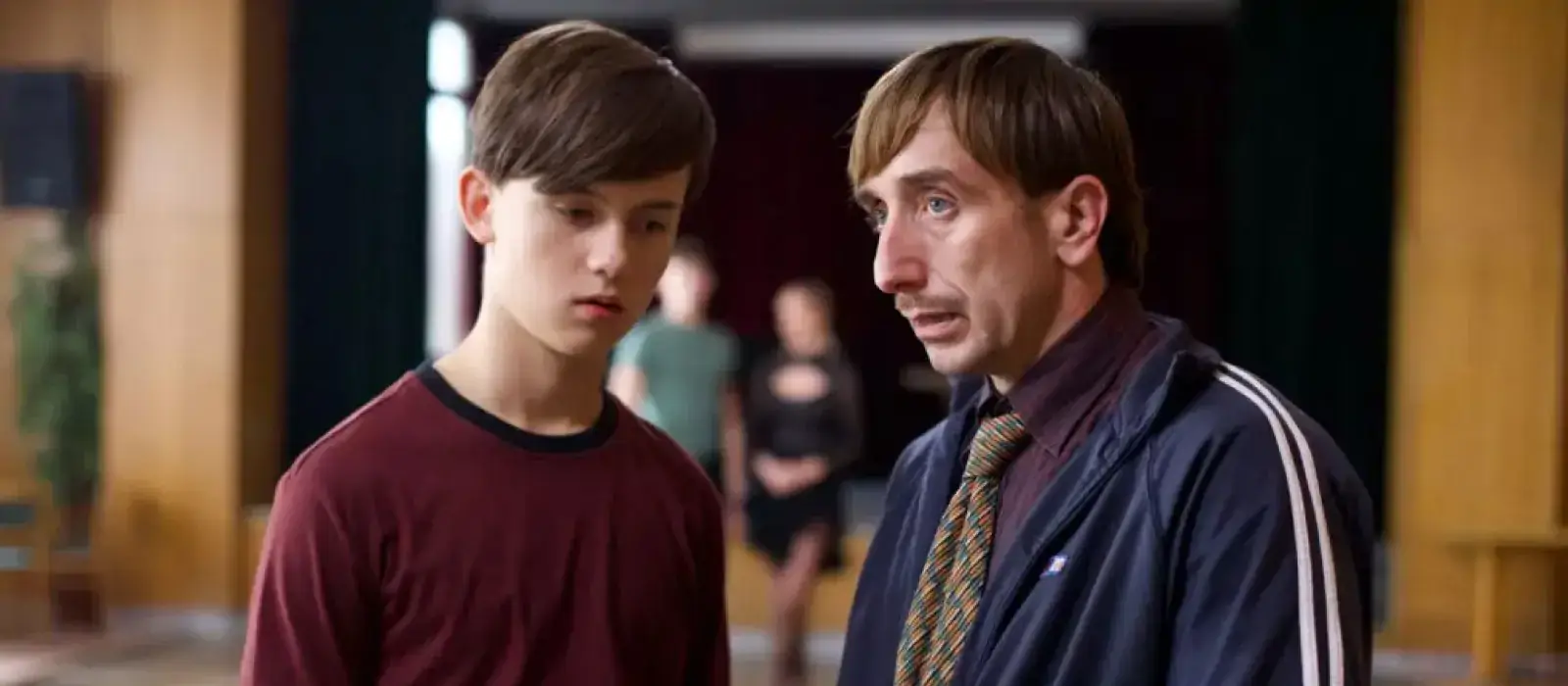 Hlavní hrdinové nového seriálu Sex O Clock v kabrioletu