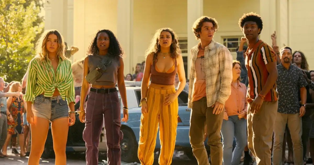 Hlavní hrdinové čtvrté řady seriálu Outer Banks