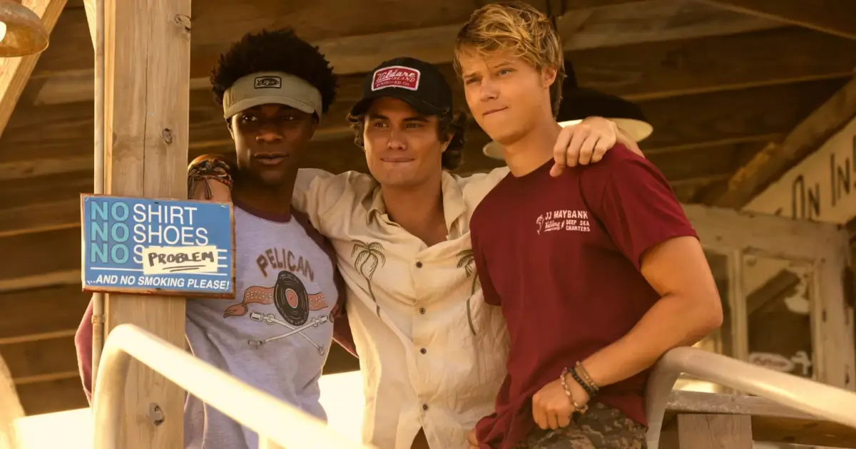 Ústřední mužská trojice ze seriálu Outer Banks