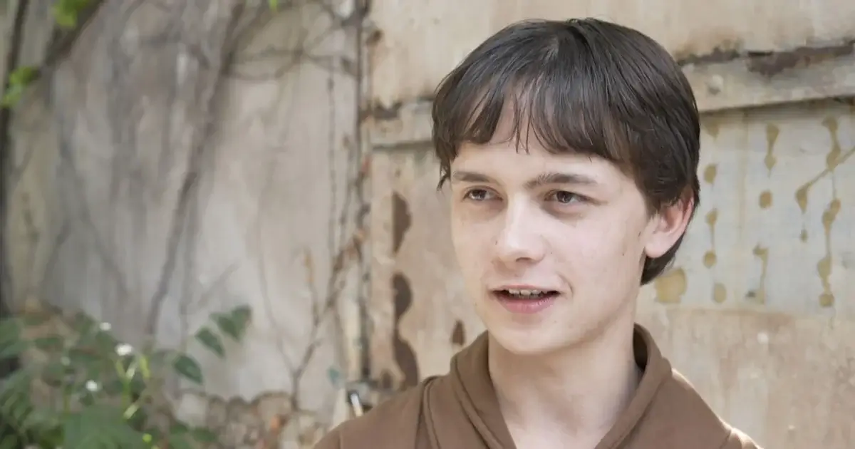 Maxmilián Kocek jak J. Straka v seriálu Metoda Markovič